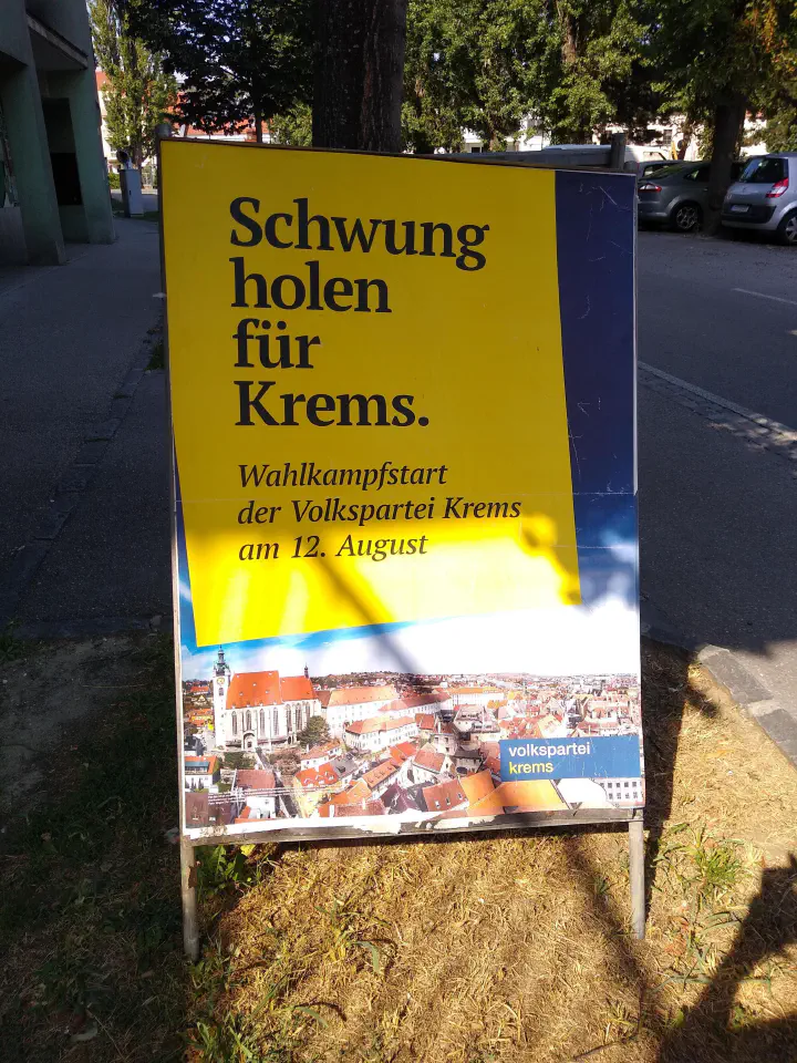 Wenn ich an die ÖVP denke, fällt mir auch zuerst Schwung holen ein. Nicht Korruption, Betoniererei oder einfach nur Unfähigkeit. Ich hoffe es ist ein Schwung holen für einen Bauchfleck bei der Wahl.