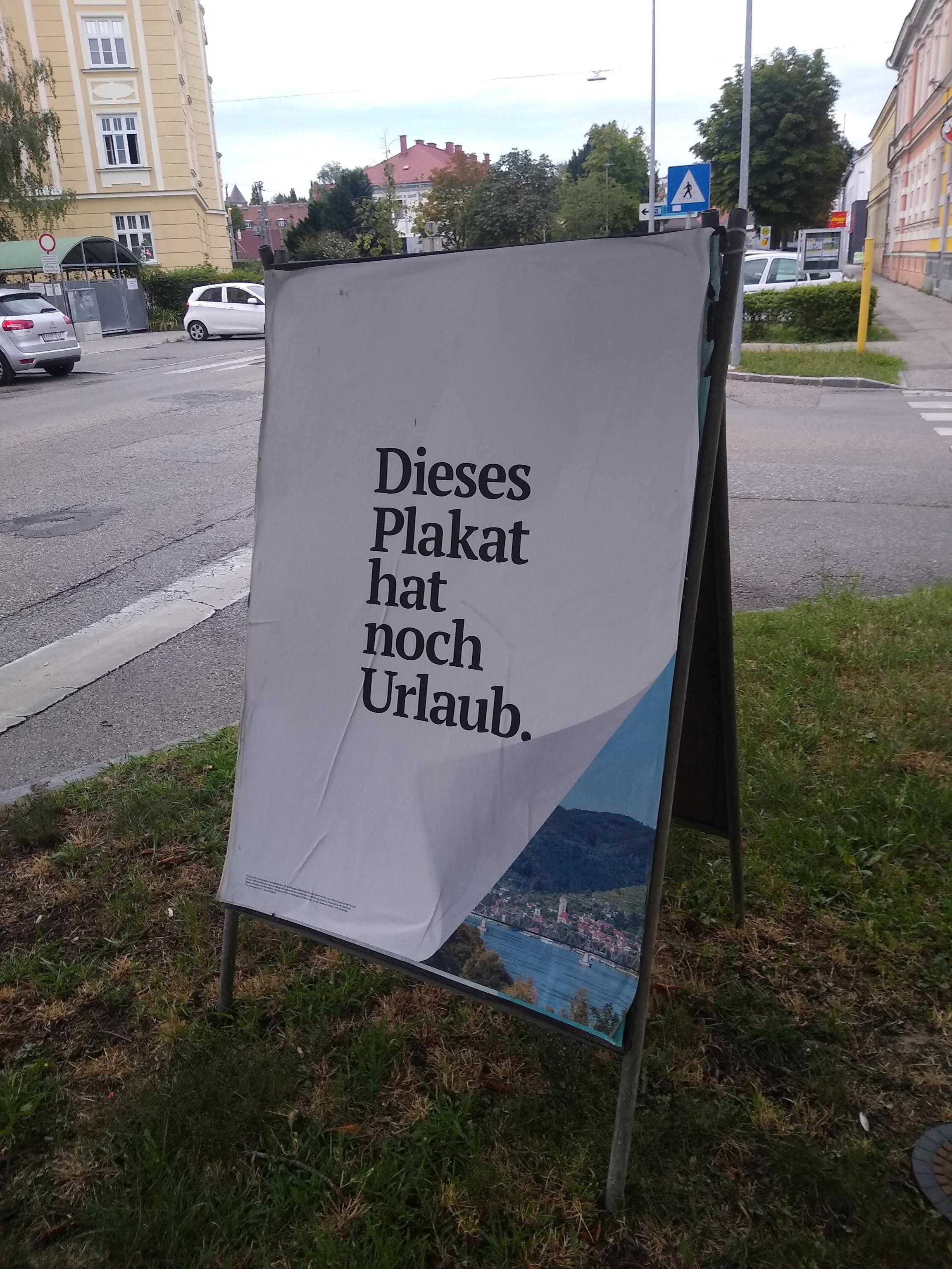 Währenddessen sich die Ärmsten im Lande vermutlich nur den Urlaub in Balkonien leisten können, hat die ÖVP Krems genug Geld um zumindest alle Plakate zweimal zu bedrucken.
