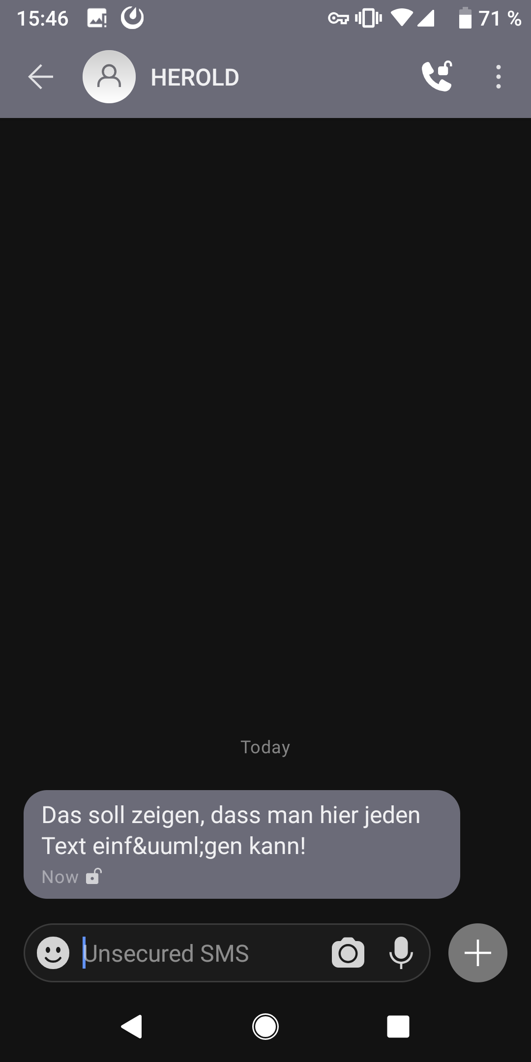 Der Empfänger freut sich über eine schöne SMS.